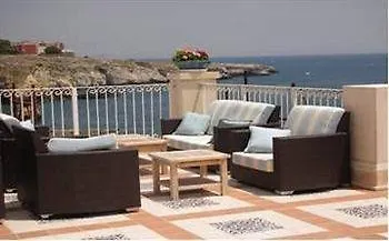 Riviera Hotel